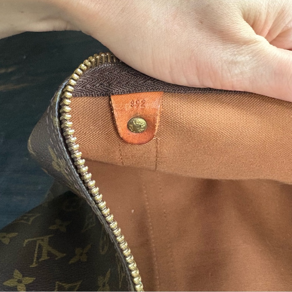 Louis Vuitton Monogram Keepall 60 Travel Bag - Picture 10 of 16